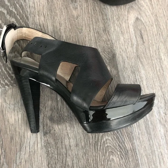 Michael Kor platform leather sandals - Picture 2 of 8